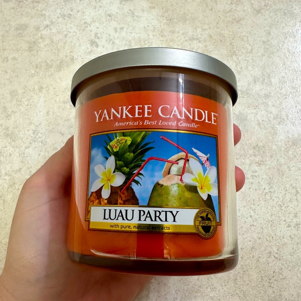 Yankee Candle Luau Party Candle!!